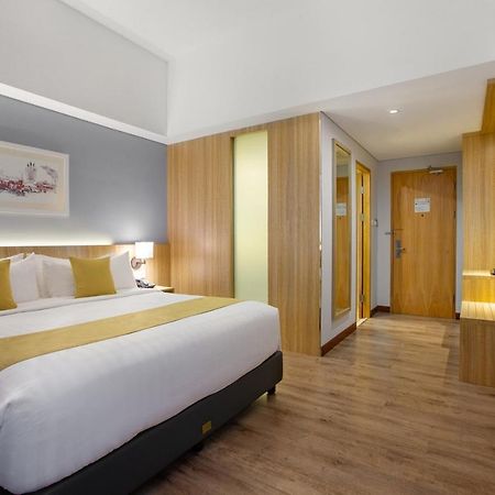 ASTON Inn Gresik Exterior foto