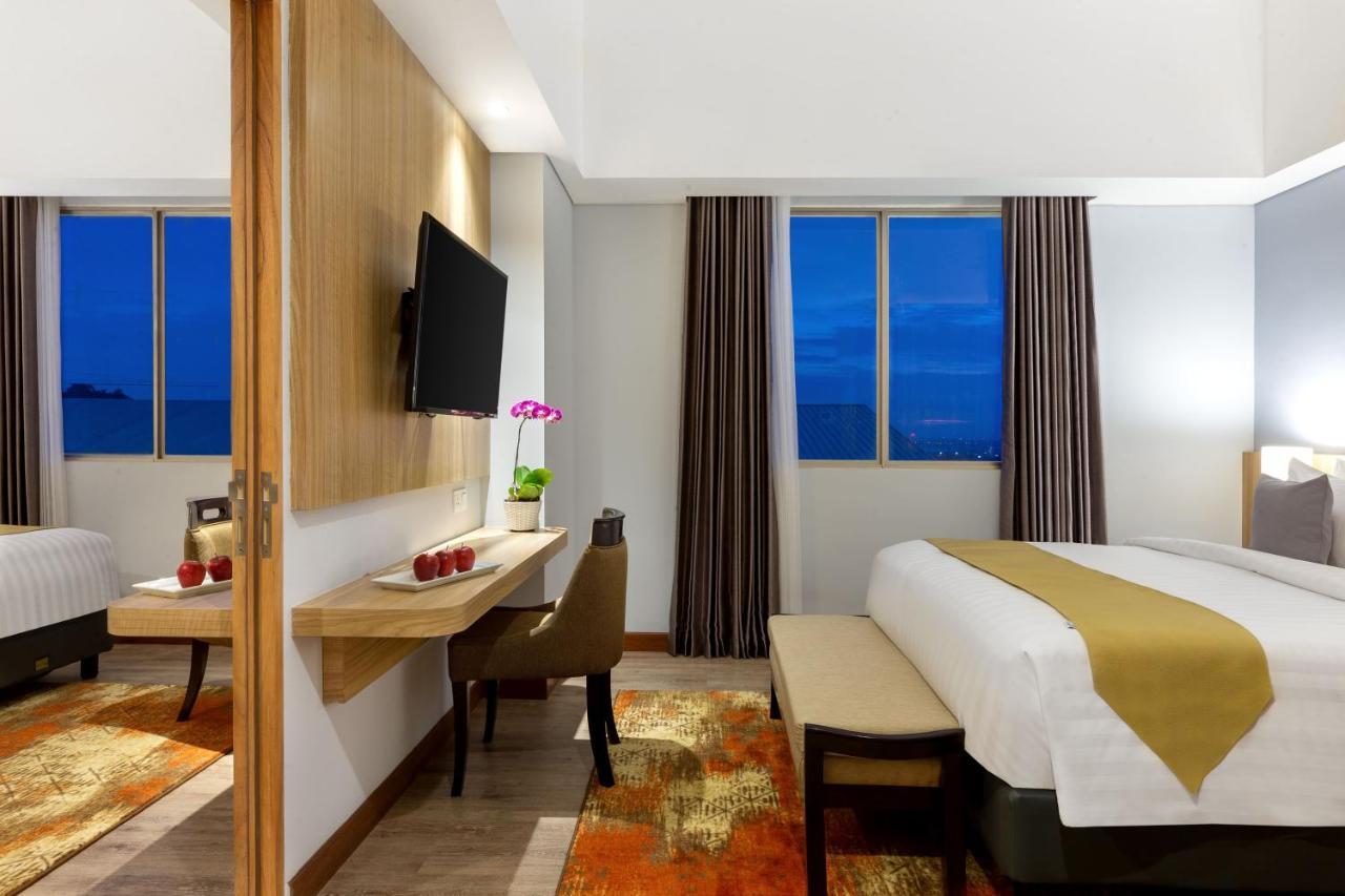 ASTON Inn Gresik Exterior foto